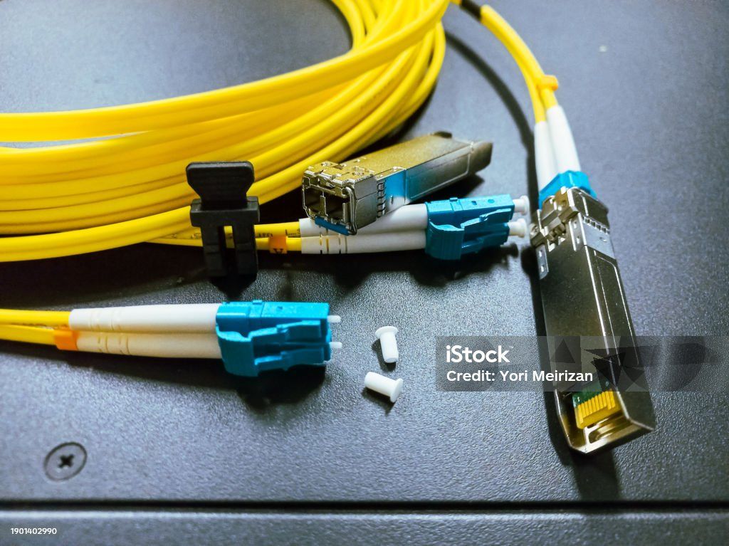 Оптоволоконні патч-корди та модулі SFP фізичного рівня